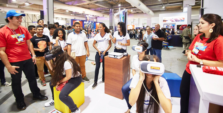 Stand da UPTIME na Feira do Estudante