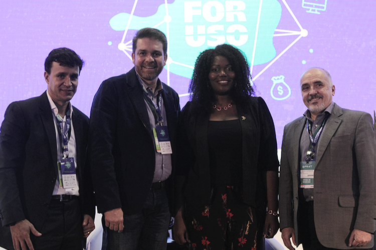 Da esqueda para direita: Ronaldo Neves Ribeiro, o chairman Sérgio Monteiro, Mary Spio e o mediador do Painel, Celso Chapinotte (diretor Grupo Gartner). Foto: Scrivia Filmes