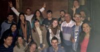 Alunos da UPTIME de São Leopoldo (RS) reunidos em um pub neozelandês da cidade onde tiveram todo o atendimento em inglês